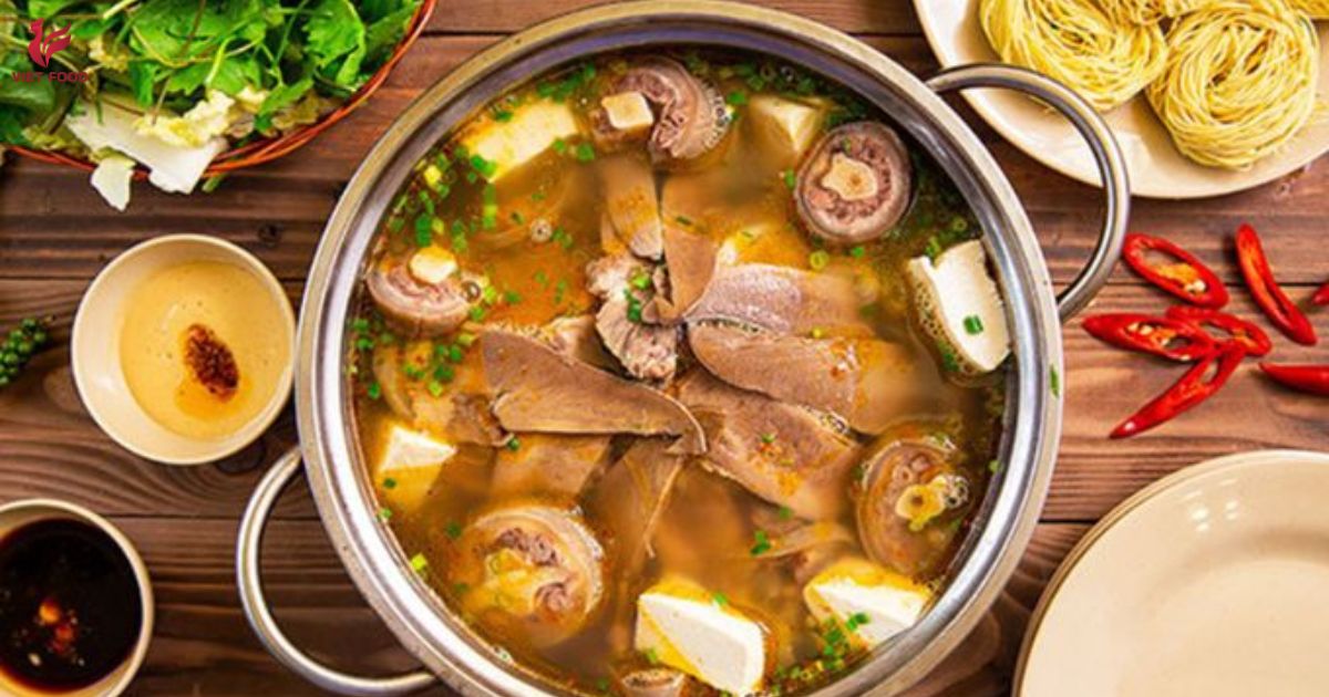 Thành phẩm lẩu bò khoai môn nóng hổi thơm ngon sau khi nấu